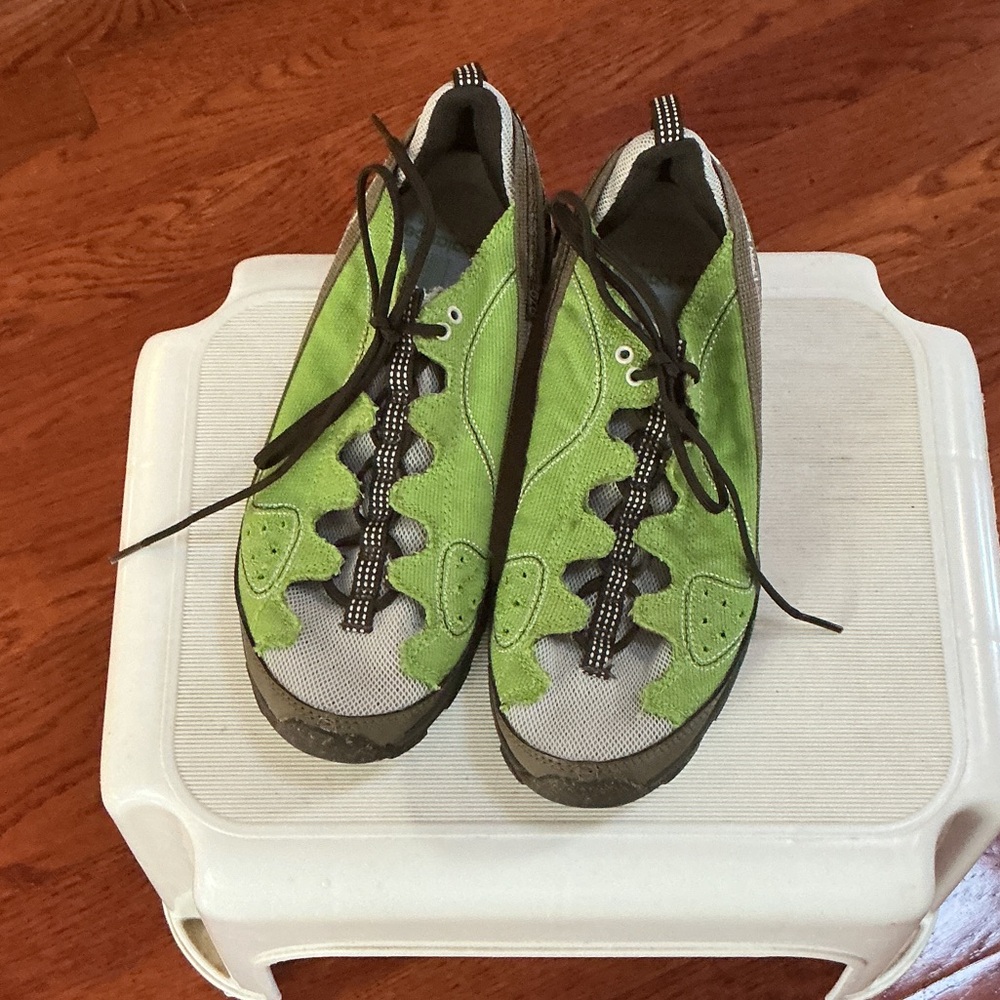 New Balance Green and Black Sneakers